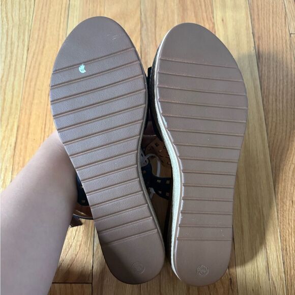 Bella Vita | Ann-Italy Perforated Wedge Sandal - Picture 8 of 9